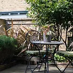 room2 Hammersmith Hometel
