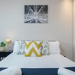 Skyvillion - Cozy Large 4 & 1 Bed Apartments In London Enfield, Mins To Tube Station, Free Wi-Fi