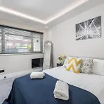 Skyvillion - Cozy Large 4 & 1 Bed Apartments In London Enfield, Mins To Tube Station, Free Wi-Fi