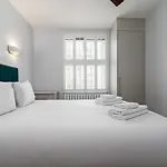Guestready - A British Charm In South Bank