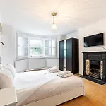 Cosy And Modern Battersea Home