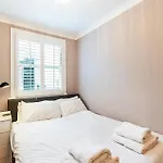 Cosy And Modern Battersea Home