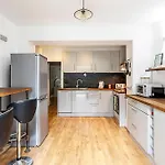 Cosy And Modern Battersea Home