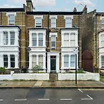 Cosy Apartment In Queens Park