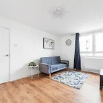 Modern Living In Stylish 3-Bed Flat Central London