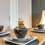 The Quarters - Pioneer Apartment