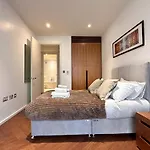 Luxury 2Bed 2Bath In Nine Elms In Modern Development