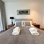 Luxury 2Bed 2Bath In Nine Elms In Modern Development