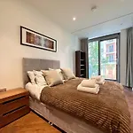 Luxury 2Bed 2Bath In Nine Elms In Modern Development