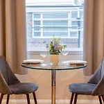Charming Studio In Prestigious Chelsea