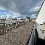 Battersea 2-Bedroom Top-Floor Apartment With Cozy Balcony