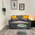En-Suite Bedroom For Up To 4! Sofa Bed - Near Stratford