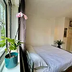 Whitechapel Lindley House R2
