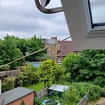 Studio For 2 Person Next To Woodgreen