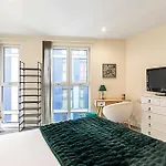 Vibrant London Canal Apartment