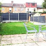 3 Bedroom House,4Beds, 2 Baths Ilford ,12 Mins To Stratford