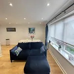 Chic 1Bd Flat - 10 Minutes To Victoria Park!