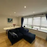 Chic 1Bd Flat - 10 Minutes To Victoria Park!