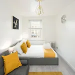 Spacious Studio For Up To 4! Sofa Bed