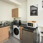 Spacious Studio For Up To 4! Sofa Bed