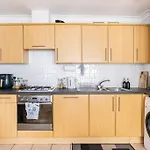 Stylish Room & Private Bathroom In Central London
