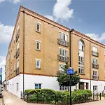 Stylish Room & Private Bathroom In Central London