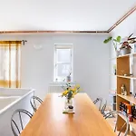 Stylish Room & Private Bathroom In Central London