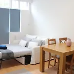 Large Garden Apartment On Golders Green High Road