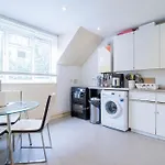 Comfy Private Room In Battersea Close To Clapham Junction