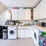 Comfy Private Room In Battersea Close To Clapham Junction
