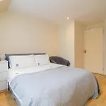 Comfy Private Room In Battersea Close To Clapham Junction