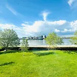 Thames View Apartment In London