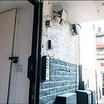 1 Bed Apartment Central London