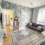 1 Bed Apartment Central London