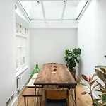 Delightful 2B-2B Prime Central London Apartment
