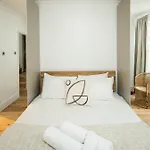 Delightful 2B-2B Prime Central London Apartment