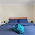 Apartment In Bayswater