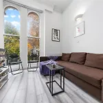 Apartment In Bayswater