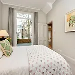 Long Stay Discount Large Bright First-Floor Flat