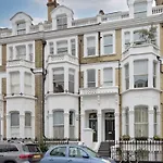 Long Stay Discount Large Bright First-Floor Flat