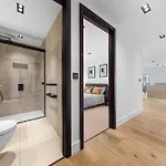 Heart Of Central London Panoramic View 2 Bedroom Designer Luxury Apartment - Pool And Gym Access