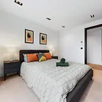 Heart Of Central London Panoramic View 2 Bedroom Designer Luxury Apartment - Pool And Gym Access