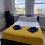 Star London Heath St 2-Bed Adobe
