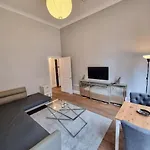 Earls Ct Apartment With Terrace