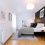 3-Bed House - Next To Olympic Park & Westfield
