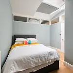 Cozy Hideaway In South Ken!
