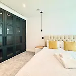 A Luxury Flat Near Tower Bridge