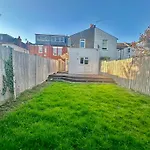 Lovely 2-3 Bedroom Flat In London