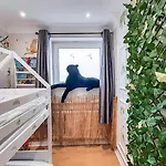 Enchanting 3 Bedroom Flat