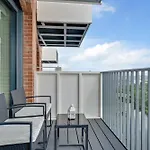 Lovely View Near Top Floor, 1Gb Wifi, Near Canary Wharf, City, Stratford, Free Coffee, Snacks, Milk